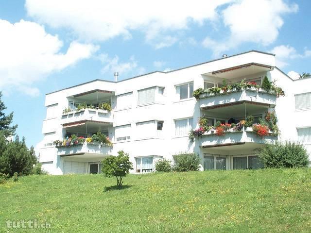 Wohnen im Grünen mit grossem gedeckten Balkon