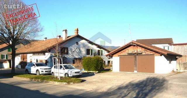 Grande ferme à transformer en plusieurs appar