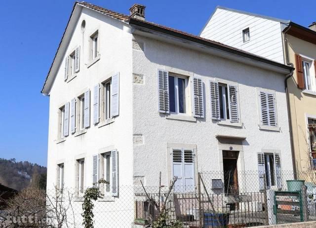 Grande maison avec superbe potentiel à l'entr