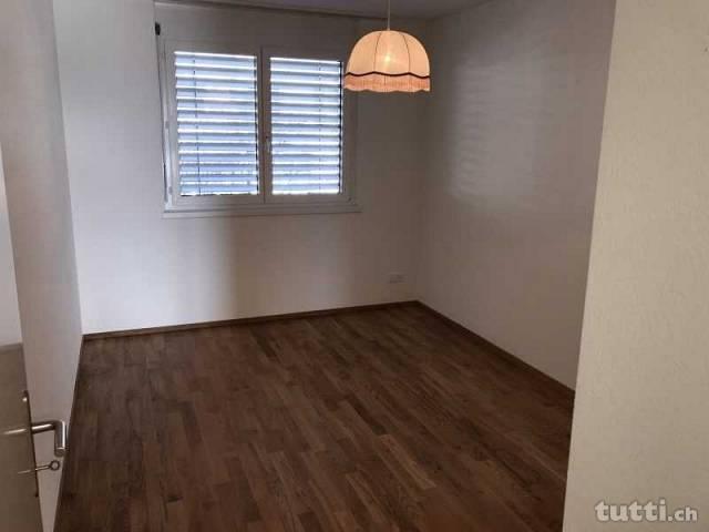 Modere, neuwertige 3 1/2 Zimmer Wohnung an be