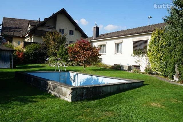 Parterre-Einfamilienhaus mit Schwimmbad