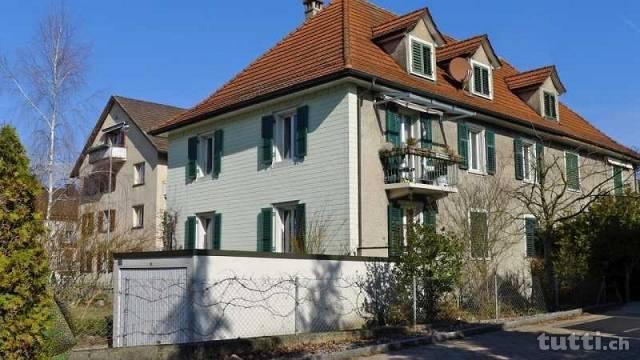 Zweifamilienhaus an zentraler und ruhiger Lag