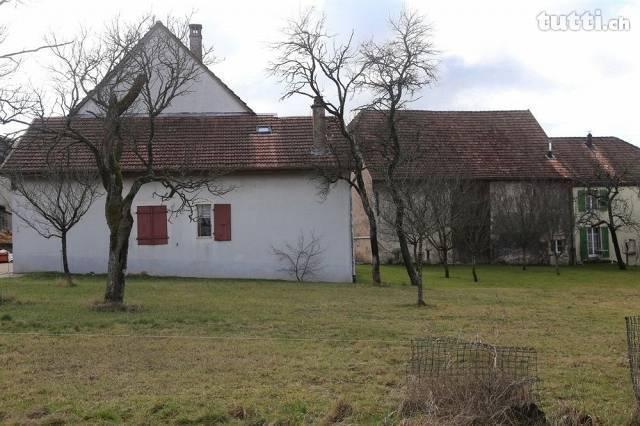 Maison de village avec grand garage et espace