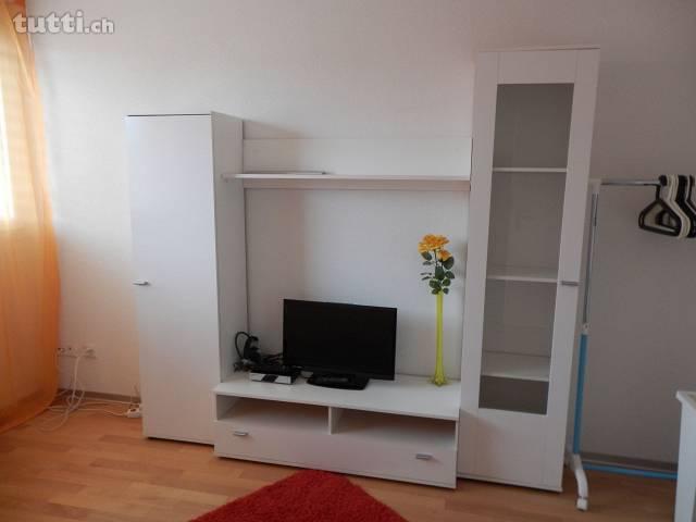 Tolles Zimmer mit Tv in Einfamilienhaus