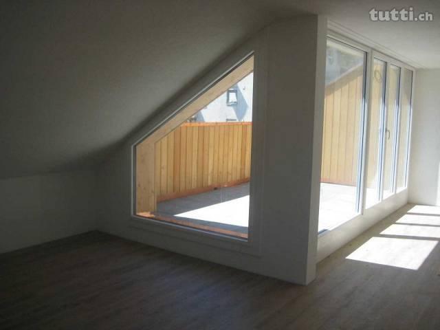 neu renovierte Dachzimmerwohnung mit Terrasse