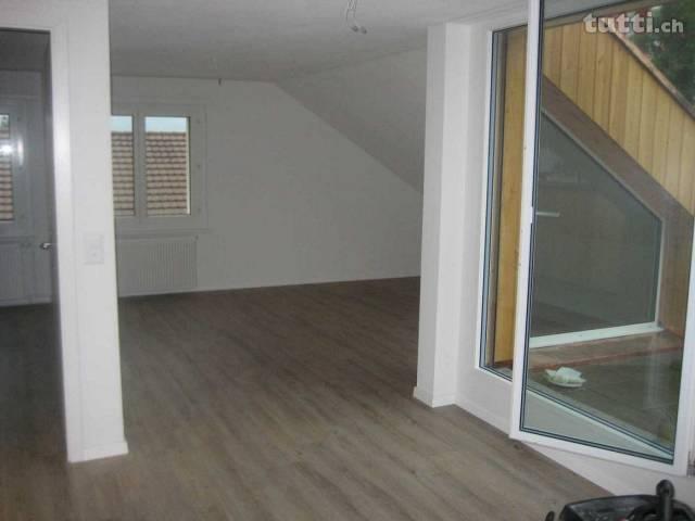 neu renovierte Dachzimmerwohnung mit Terrasse