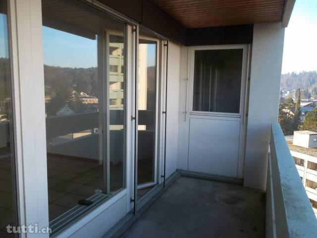 Helle 2-Zimmerwohnung mit grossem Balkon