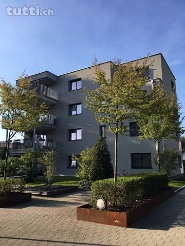 Top moderne Wohnung mit Gartensitzplatz