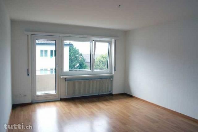 grosse 4,5-Zimmerwohnung mit Balkon