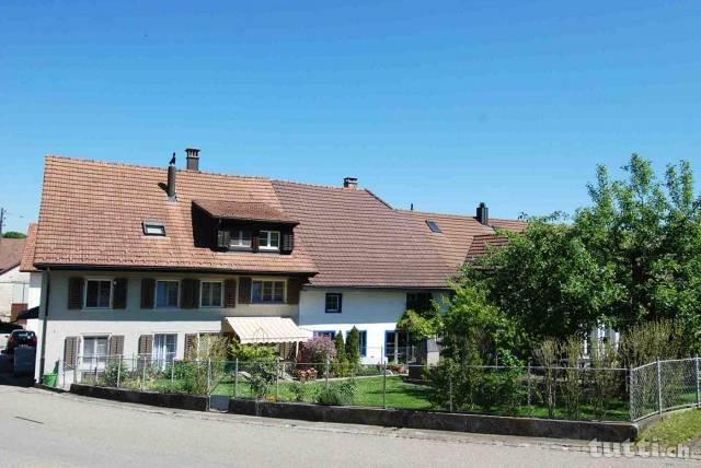 sehr gepflegtes kleines Mehrfamilienhaus mit