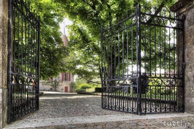 Authentique château du 13ème siècle avec ses