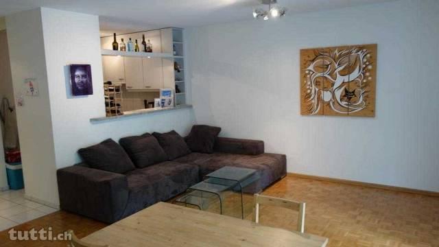 Moderne 2,5 Zimmer-Wohnung in Bahnhof-Nähe, i