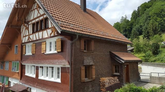 Schönes rustikales Holzhaus
