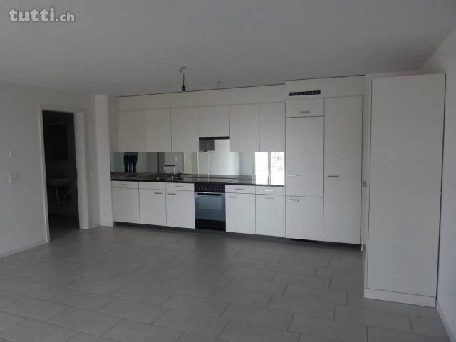 2 1/2 Zimmer-Wohnung mit grossem Balkon 14m2