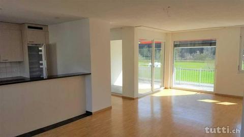 Sonnige, moderne Wohnung mit grossem Balkon