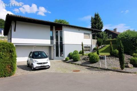 Freistehendes Einfamilienhaus mit Pool