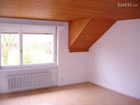 4 Zimmerwohnung mit sonnigem Balkon