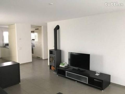 Moderne 2.5 Zimmer-Wohnung im 1. OG