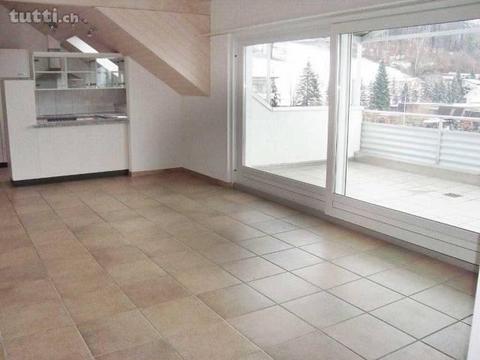 Helle Attikawohnung mit 165 m² Wohnfläche bie