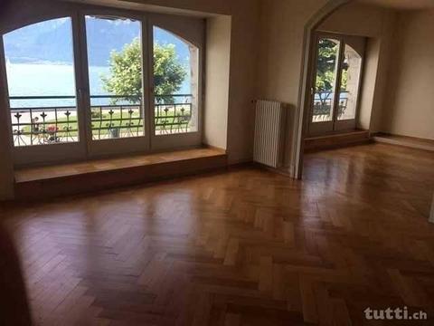 Stunning lake view for this 4.5 rooms flat lo