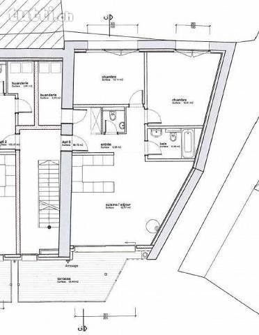 Dans ferme rénovée à Bassins, appartement de