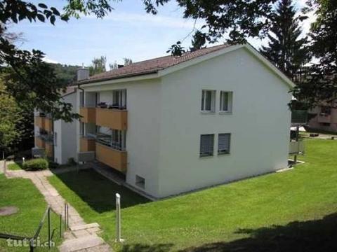 Moderne Wohnung mit Gartensitzplatz