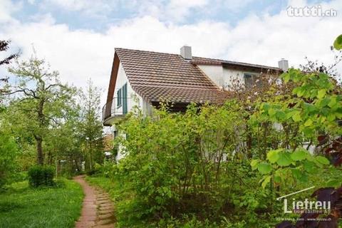 Eck-Einfamilienhaus mit idyllischem Garten