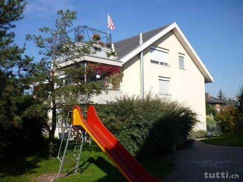 Moderne Wohnung mit Gartensitzplatz an zentra