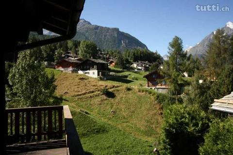 Zweifamilien-Chalet mit schöner Aussicht auf