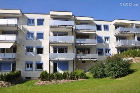 helle moderne Wohnung mit grossem Balkon