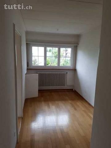 Ruhige 2.5-Zimmer Dachwohnung