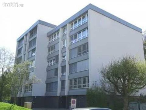 RUHIGE UND HELLE WOHNUNG MIT GEMÜTLICHEM BAL