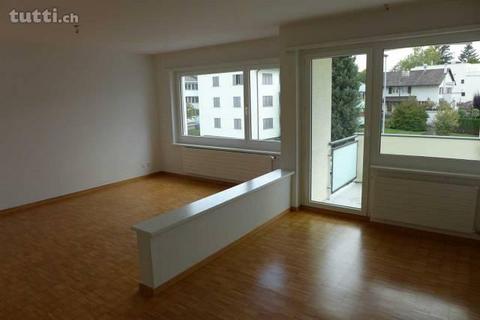 moderne 3.5-Zimmerwohnung mit Balkon