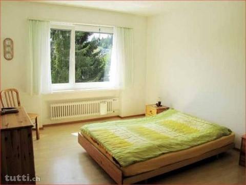 Gepflegte Wohnung mit toller Aussicht vor Zür