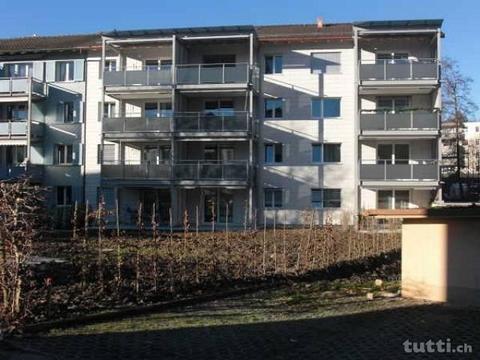 2 1/2 Zimmer-Wohnung mit sehr grossem Balkon