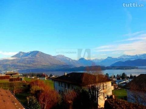 FANTASTISCHE SEE- UND BERGSICHT AN RUHIGER LA