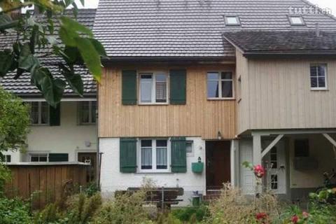 Schmuckes Reiheneinfamilienhaus mit Charme un