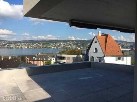 Schöne Attika-Wohnung mit Aussicht auf See