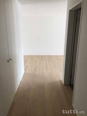 Moderne 3,5 Zimmer Wohnung mit Loggia/Balkon