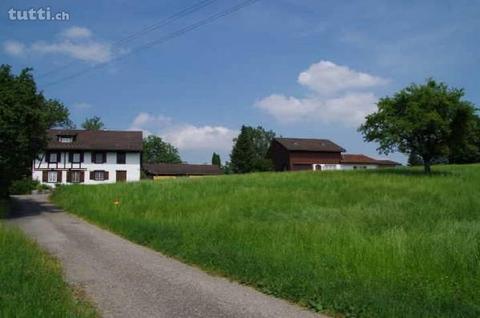 Angebautes Wohnhaus mit freistehendem Atelier