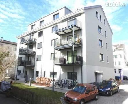 Moderne Wohnung mit Balkon