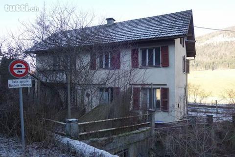 2-Stöckiges Haus im Berner Jura