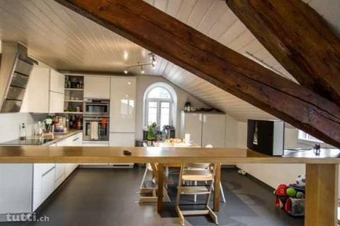 Superbe appartement attique dans bâtiment du