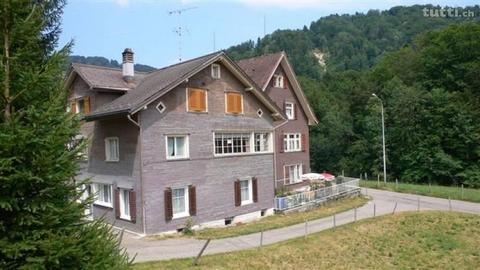 Zu vermieten 2,5 Zimmer Parterr Wohnung