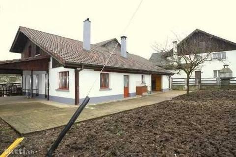 Maison située au calme dans un village pittor