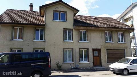 2 Familienhaus-Teile mit Laden