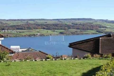 TRAUMHAFTER AUSSICHT AUF DEN SEE UND DIE BERG