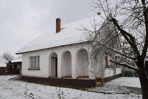 Stabiles haus mit 100 obstbaum