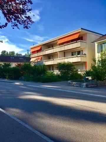 Wohnung mit Südbalkon im Dorfkern von Reinach