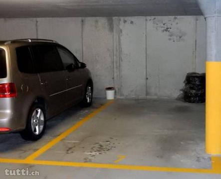 Auto Parkplatz in UN-Garage